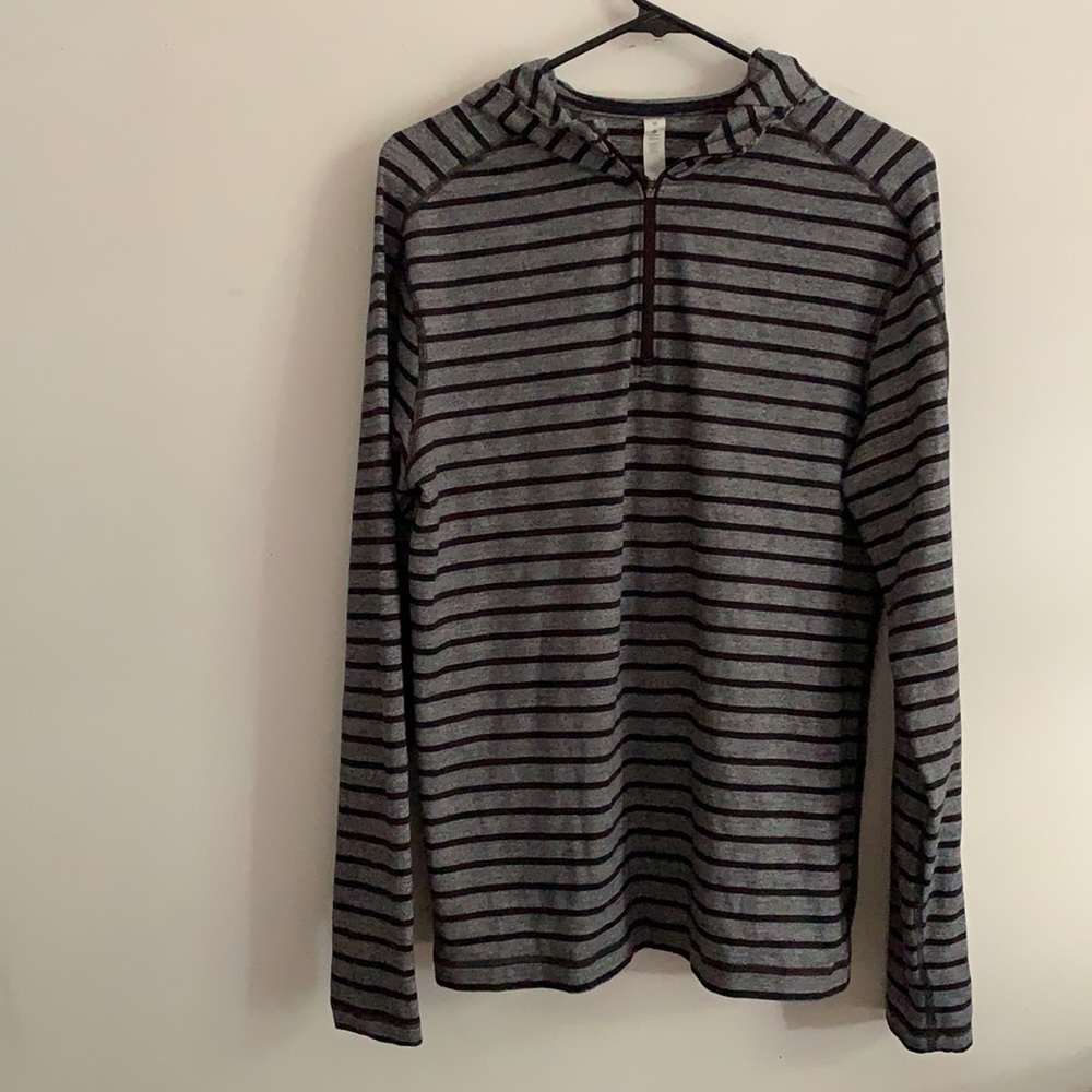 Lululemon men’s M hoodie with thumb holes.
